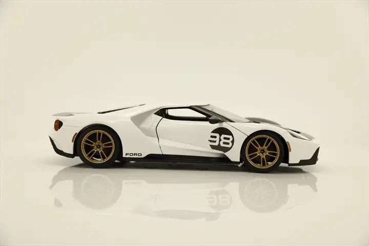 Ford GT 2021 Heritage Edition – 1:18 Diecast Model with Official Ford License - Image 3