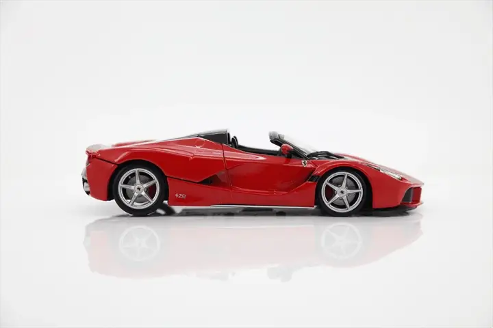 LaFerrari Aperta R&P 1:24 - Image 3