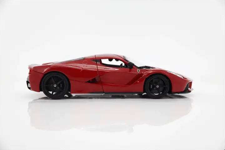 LaFerrari R&P 1:18 Red – Diecast Model - Image 3