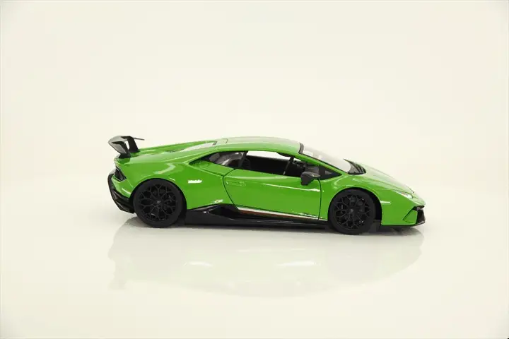 Lamborghini Huracán Performante Green – 1:18 Diecast Model - Image 4